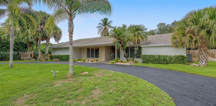 House in Palmetto Bay, Florida 4 bedrooms, 282.33 sq.m. № 2391910