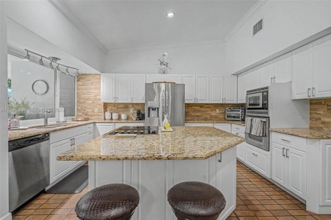 House in Palmetto Bay, Florida 4 bedrooms, 282.33 sq.m. № 2391910 - photo 10