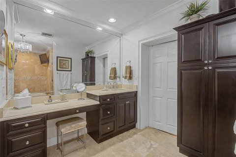 House in Palmetto Bay, Florida 4 bedrooms, 282.33 sq.m. № 2391910 - photo 21