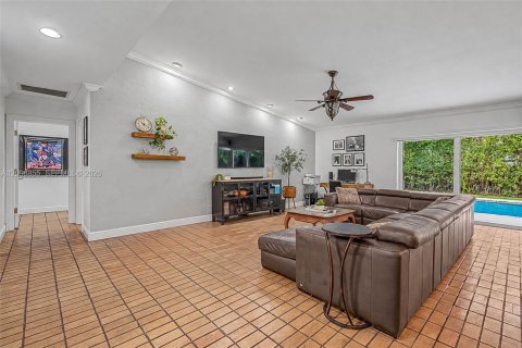 House in Palmetto Bay, Florida 4 bedrooms, 282.33 sq.m. № 2391910 - photo 15