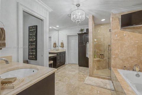 House in Palmetto Bay, Florida 4 bedrooms, 282.33 sq.m. № 2391910 - photo 20