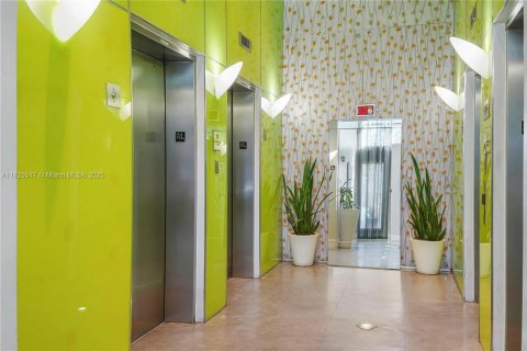 Condo in Miami, Florida, 1 bedroom  № 1821535 - photo 20