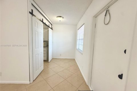 Apartment in Fort Lauderdale, Florida 1 bedroom, 92.9 sq.m. № 2003841 - photo 5