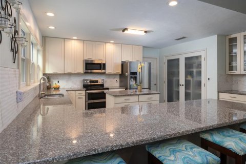 House in Gainesville, Florida 4 bedrooms, 237.74 sq.m. № 1537644 - photo 8