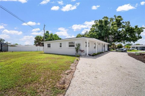 Villa ou maison à vendre à Venice, Floride: 2 chambres, 160.44 m2 № 1879812 - photo 23
