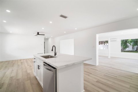 Villa ou maison à vendre à Venice, Floride: 2 chambres, 160.44 m2 № 1879812 - photo 4