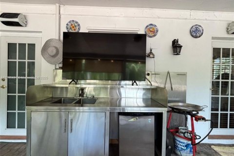 House in Miami, Florida 3 bedrooms, 106.84 sq.m. № 1726688 - photo 24