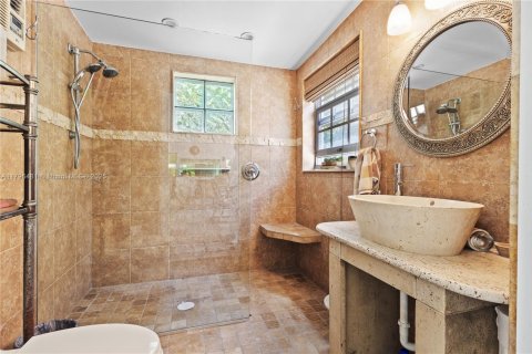 House in Miami, Florida 3 bedrooms, 106.84 sq.m. № 1726688 - photo 13
