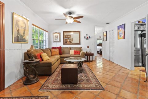 House in Miami, Florida 3 bedrooms, 106.84 sq.m. № 1726688 - photo 5
