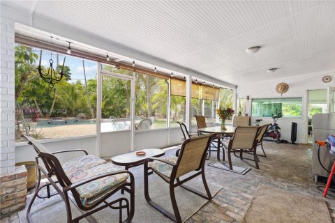 House in Miami, Florida 3 bedrooms, 106.84 sq.m. № 1726688 - photo 12