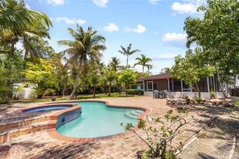 House in Miami, Florida 3 bedrooms, 106.84 sq.m. № 1726688 - photo 1