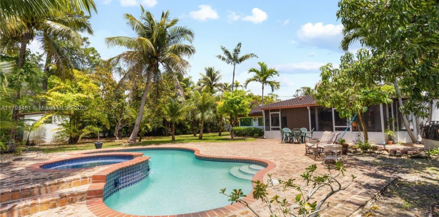 House in Miami, Florida 3 bedrooms, 106.84 sq.m. № 1726688