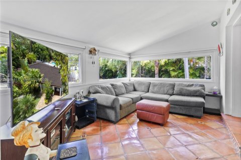 House in Miami, Florida 3 bedrooms, 106.84 sq.m. № 1726688 - photo 10