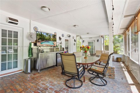 House in Miami, Florida 3 bedrooms, 106.84 sq.m. № 1726688 - photo 11