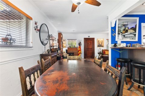 House in Miami, Florida 3 bedrooms, 106.84 sq.m. № 1726688 - photo 8