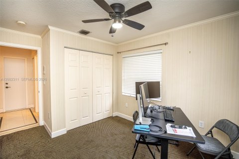 House in Doral, Florida 5 bedrooms, 296.92 sq.m. № 2066422 - photo 23