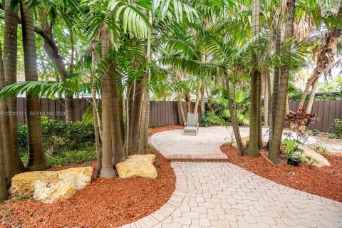 House in Doral, Florida 5 bedrooms, 296.92 sq.m. № 2066422 - photo 28