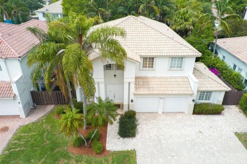 House in Doral, Florida 5 bedrooms, 296.92 sq.m. № 2066422 - photo 3