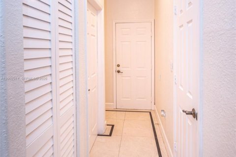 House in Doral, Florida 5 bedrooms, 296.92 sq.m. № 2066422 - photo 18