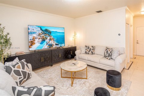 House in Doral, Florida 5 bedrooms, 296.92 sq.m. № 2066422 - photo 16