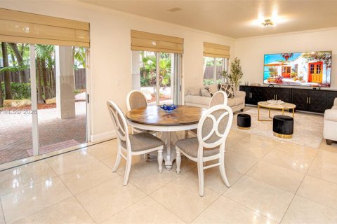 House in Doral, Florida 5 bedrooms, 296.92 sq.m. № 2066422 - photo 25