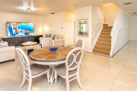 House in Doral, Florida 5 bedrooms, 296.92 sq.m. № 2066422 - photo 15