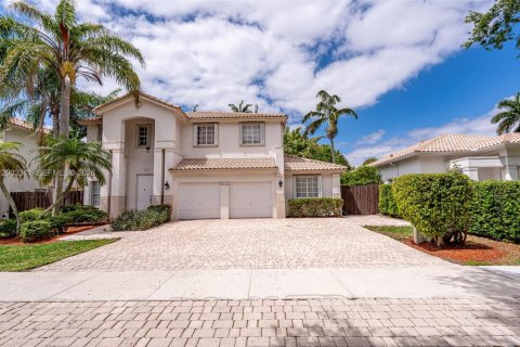 House in Doral, Florida 5 bedrooms, 296.92 sq.m. № 2066422 - photo 4