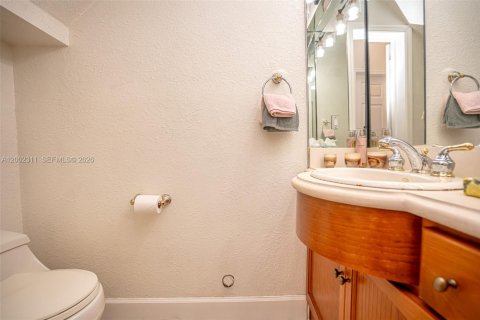 House in Doral, Florida 5 bedrooms, 296.92 sq.m. № 2066422 - photo 19