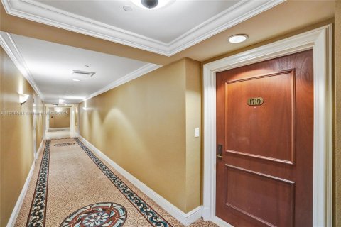 Condo in Aventura, Florida, 2 bedrooms  № 2018156 - photo 5