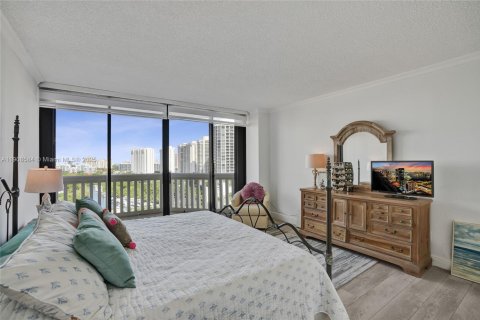 Condo in Aventura, Florida, 2 bedrooms  № 2018156 - photo 17