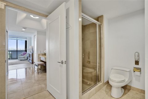 Condo in Aventura, Florida, 2 bedrooms  № 2018156 - photo 23