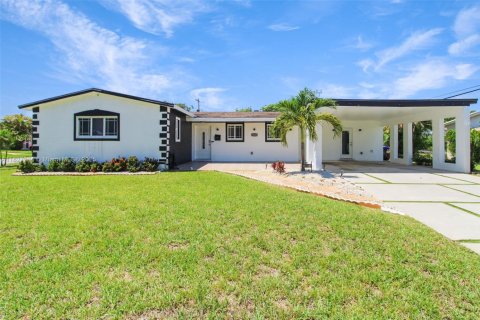 Villa ou maison à vendre à Pembroke Pines, Floride: 3 chambres, 200.2 m2 № 1801170 - photo 1