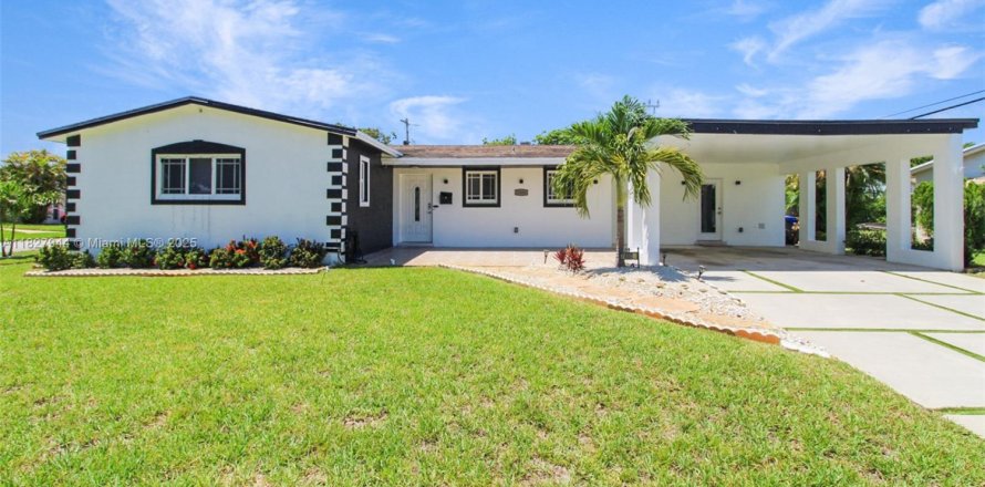Villa ou maison à Pembroke Pines, Floride 3 chambres, 200.2 m2 № 1801170