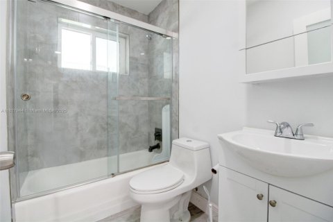 Villa ou maison à vendre à Pembroke Pines, Floride: 3 chambres, 200.2 m2 № 1801170 - photo 13