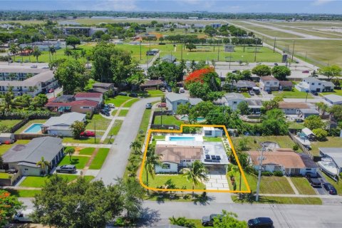 Villa ou maison à vendre à Pembroke Pines, Floride: 3 chambres, 200.2 m2 № 1801170 - photo 14