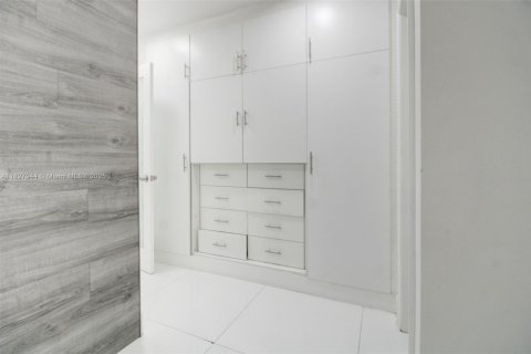 Villa ou maison à vendre à Pembroke Pines, Floride: 3 chambres, 200.2 m2 № 1801170 - photo 18