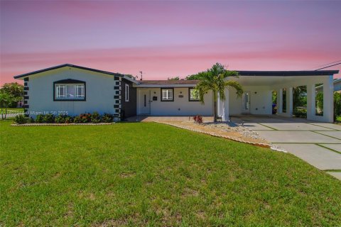 Villa ou maison à vendre à Pembroke Pines, Floride: 3 chambres, 200.2 m2 № 1801170 - photo 4