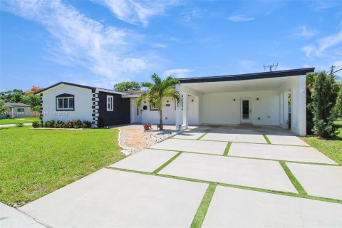 Villa ou maison à vendre à Pembroke Pines, Floride: 3 chambres, 200.2 m2 № 1801170 - photo 3