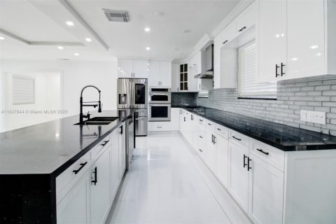 Villa ou maison à vendre à Pembroke Pines, Floride: 3 chambres, 200.2 m2 № 1801170 - photo 7