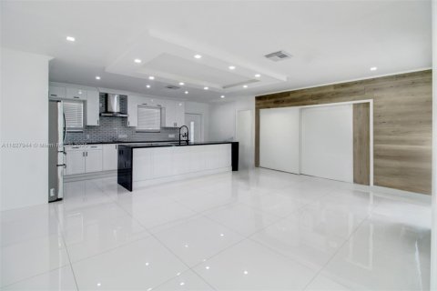 Villa ou maison à vendre à Pembroke Pines, Floride: 3 chambres, 200.2 m2 № 1801170 - photo 8