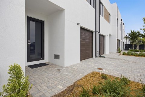 Adosado en venta en Pompano Beach, Florida, 2 dormitorios, 143.44 m2 № 2190093 - foto 2