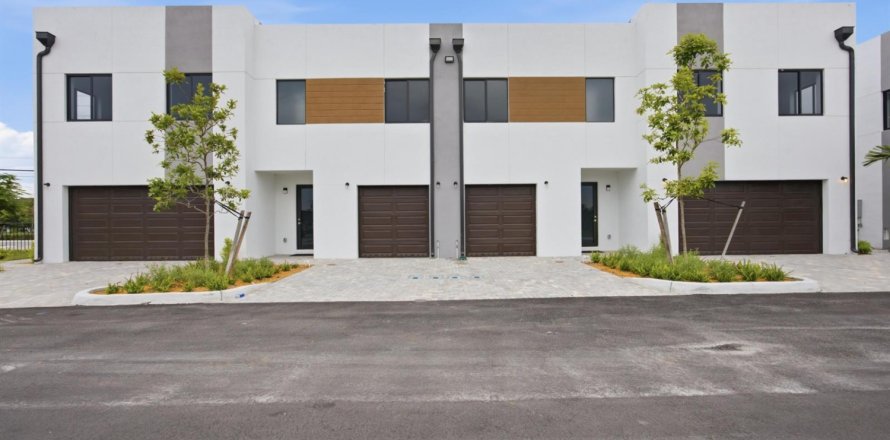 Adosado en Pompano Beach, Florida 2 dormitorios, 143.44 m2 № 2190093