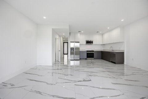 Adosado en venta en Pompano Beach, Florida, 2 dormitorios, 143.44 m2 № 2190093 - foto 5