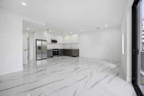 Adosado en venta en Pompano Beach, Florida, 2 dormitorios, 143.44 m2 № 2190093 - foto 6