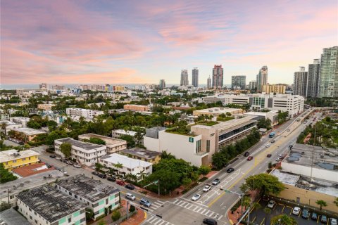 Commercial property in Miami Beach, Florida 504.09 sq.m. № 1865458 - photo 2