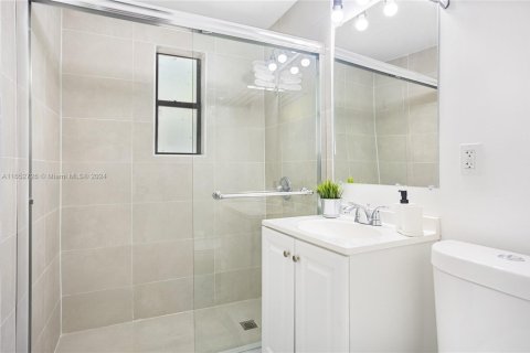 Commercial property in Miami Beach, Florida 504.09 sq.m. № 1865458 - photo 22