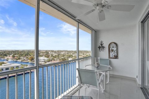 Copropriété à vendre à Pompano Beach, Floride: 2 chambres, 111.48 m2 № 2077778 - photo 7