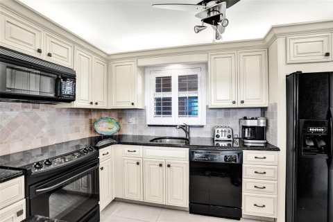 Copropriété à vendre à Pompano Beach, Floride: 2 chambres, 111.48 m2 № 2077778 - photo 15