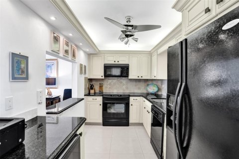 Copropriété à vendre à Pompano Beach, Floride: 2 chambres, 111.48 m2 № 2077778 - photo 14