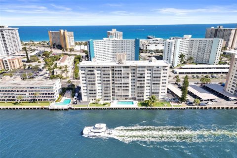 Copropriété à vendre à Pompano Beach, Floride: 2 chambres, 111.48 m2 № 2077778 - photo 27